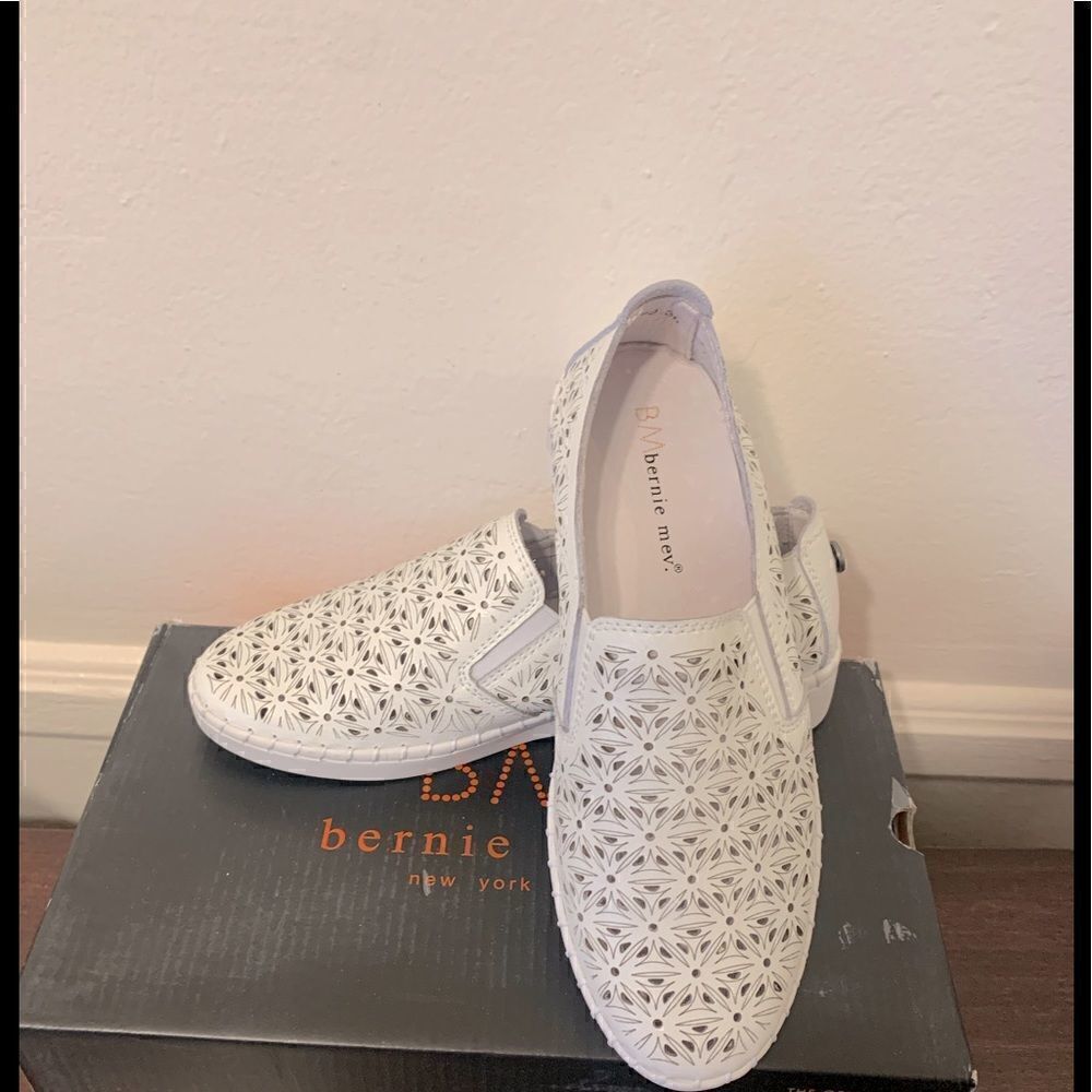 Bernie mev  Women’s soft leather upper/ lining slip on sneaker Sz 36, NIB